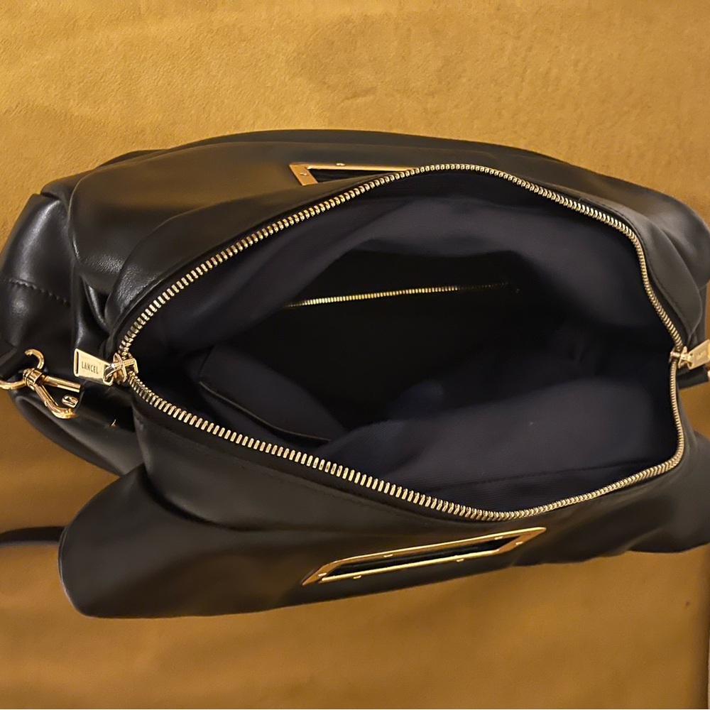 Chic Black Leather Shoulder Bag - Picture 6 of 8